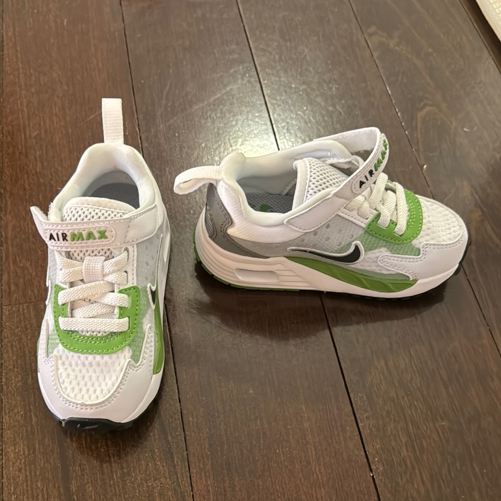 Nike Air Max Kids Shoes - White and Green - never worn